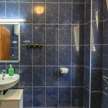 2 Bedroom Beautiful Apartment In Makarska Apartment *