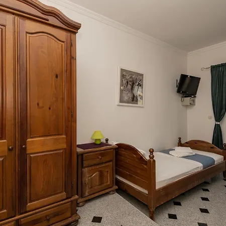 2 Bedroom Beautiful Apartment In Makarska Makarska