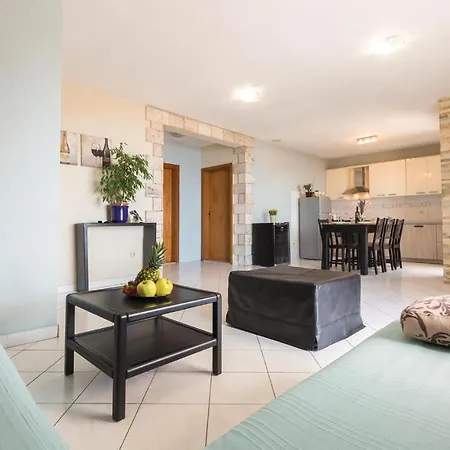 2 Bedroom Beautiful In