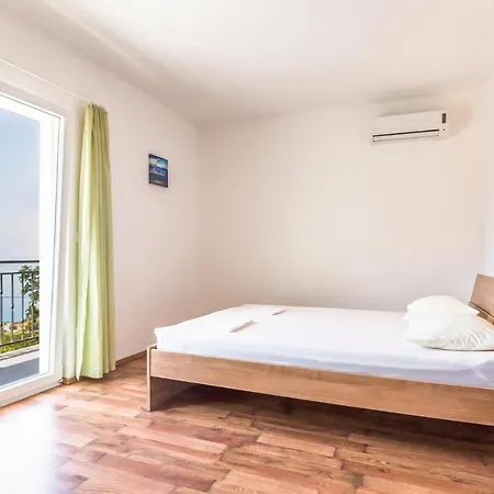 Apartman 2 Bedroom Beautiful Apartment In Makarska Makarska