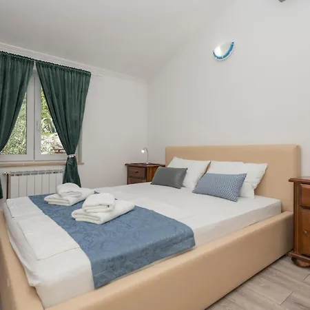 Apartman 2 Bedroom Beautiful Apartment In Makarska *