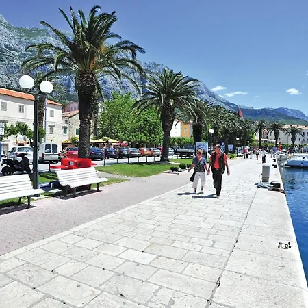 2 Bedroom Beautiful Apartment In Makarska Apartman Makarska