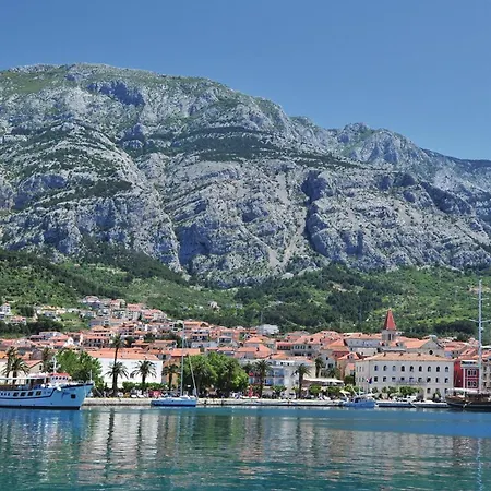 Apartman 2 Bedroom Beautiful Apartment In Makarska *