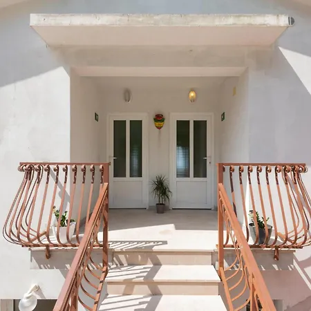 2 Bedroom Beautiful In ماكارسكا