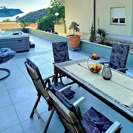 2 Bedroom Beautiful In *