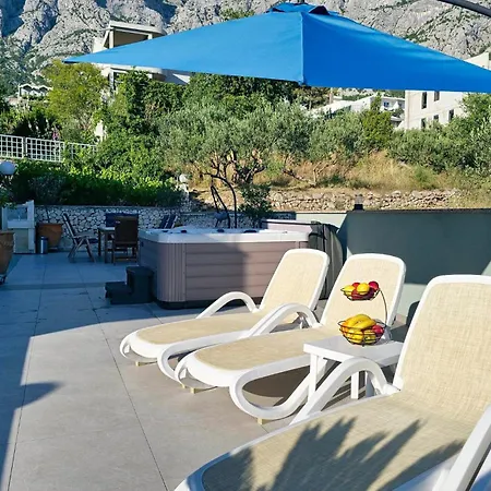 2 Bedroom Beautiful Apartment In Makarska Apartman