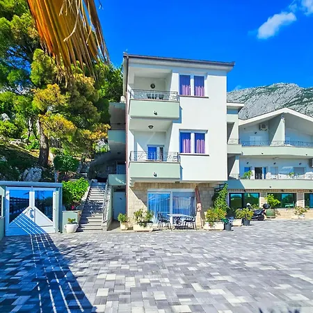 2 Bedroom Beautiful In *